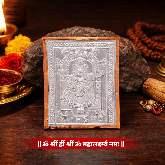 श्री कोल्हापूर महालक्ष्मी माता टाक प्रतिमा फ्रेम घरगुती मंदिरासाठी, मंदिर सजावटीसाठी, दिवाळी लक्ष्मी पूजनासाठी आणि आध्यात्मिक भेटवस्तूसाठी (2 x 2.5 इंच)