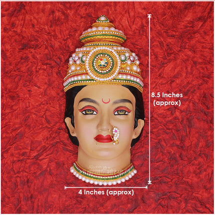 शक्ती रूपम् मुख पारंपरिक देवी मूर्ती मोत्याचे आणि दगडाचे काम – आध्यात्मिक मार्गशीर्ष आणि वरलक्ष्मी पूजेसाठी खास – सोन्याच्या फायबरची लक्ष्मी मूर्ती दगडाच्या कामासह | मार्गशीर्ष आणि वरलक्ष्मी पूजेसाठी मंदिर सजावट